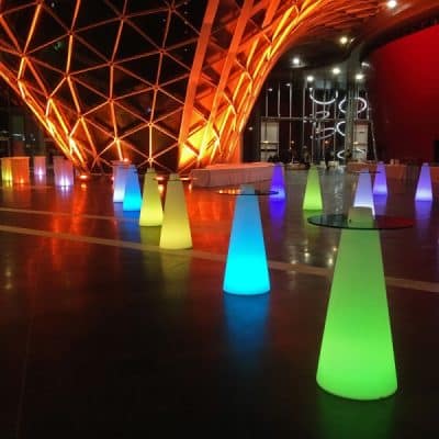 Mesa hostelería iluminada con luz led 50x120cm, RGB, sin cables, Cone